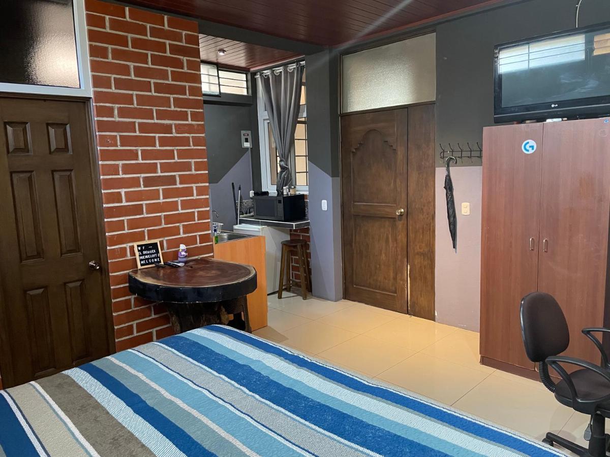 Apartamento HuehueLoft1 estacionamiento y wifi Huehuetenango Exterior foto
